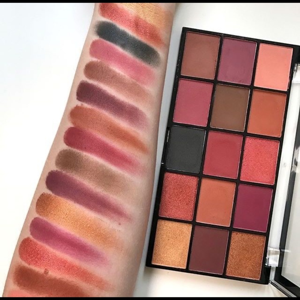 Makeup Revolution Bundle - Picture 2 of 3